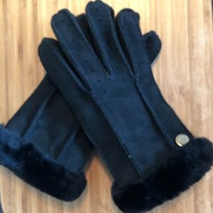 UGG Shearling and Suede Black Gloves
